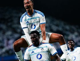 شاهد.. نيوم يلحق الهزيمة الأولى بالهلال في أكبر مفاجأة بالدوري السعودي