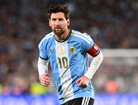 رئيس برشلونة الأسبق يهاجم ميسي: من يظن نفسه؟ نادينا أكبر منه