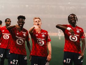 ليل يُفاجئ لانس وسعود عبد الحميد ويُعقد موقفه في الدوري الفرنسي