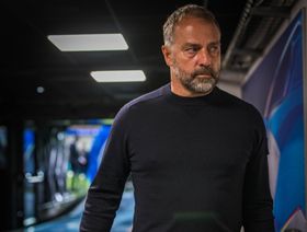 خوليت وهنري يفتحان النار على هانزي فليك بعد تعثر برشلونة في بروج