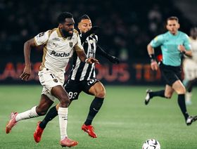 بمشاركة سعود عبد الحميد.. لانس ينتزع صدارة الدوري الفرنسي لأول مرة منذ 21 عاماً