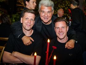 فليك يراوغ الصحفيين ويعيد تير شتيغن لحراسة مرمى برشلونة بعد 7 أشهر