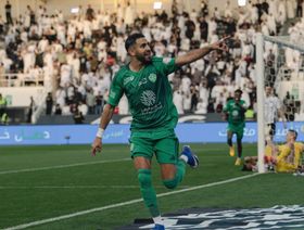 رياض محرز الأفضل وعلي البليهي الأسوأ بمباراة الأهلي والشباب