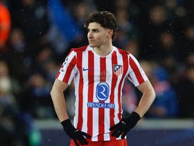 جوان لابورتا يصدم خوليان ألفاريز: لا يستحق مبلغاً ضخماً لضمّه إلى برشلونة