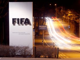 فيفا يواجه اجراءات قضائية بسبب قواعد الانتقالات