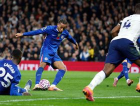 تشيلسي يعبر توتنهام بهدف جواو بيدرو ويتقدم للمربع الذهبي