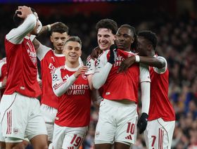 كم نقطة يحتاجها أرسنال للتتويج بلقب الدوري الإنجليزي الممتاز؟