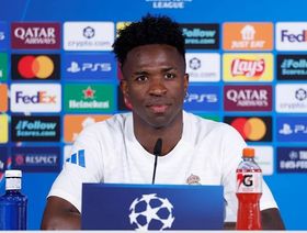 فينيسيوس يتحدث بصراحة عن خلافه مع تشابي وما يزعجه بشأن كيليان مبابي