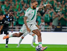 إيفان توني يواصل تألقه مع الأهلي السعودي ويلامس رقماً قياسياً عالمياً