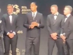 شاهد.. فان دايك وصلاح يسخران من تصريحات ديكلان رايس