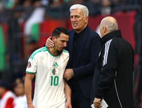 إسماعيل بن ناصر يبدي "خيبته" بعد حرمانه من حلم كأس العالم مع الجزائر