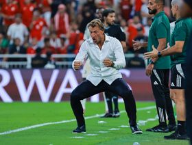 هيرفي رينارد يُصدر كتاباً عن مغامراته من زمالة زيدان إلى زعامة إفريقيا