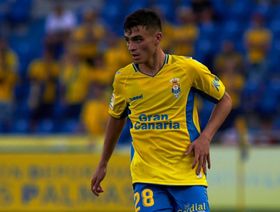 من الدرجة الثانية إلى الملايين.. نونيز وبيدري ونجوم صنعوا الثروات