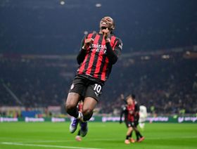 ميلان يحقق فوزاً درامياً على لاتسيو وأليغري يفقد أعصابه ويُطرد