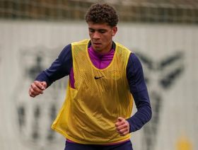 حمزة عبد الكريم يعاود التدريب مع برشلونة بعد تسوية إجراءات بيروقراطية