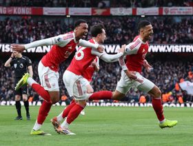 شاهد.. بسلاح الركنيات أرسنال يتخطى تشيلسي ويعزز صدارته للدوري الإنجليزي الممتاز