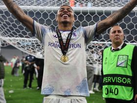 مورغان رودجرز نجم أستون فيلا أفضل لاعب في الدوري الأوروبي
