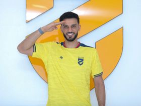 "التاريخي وصل".. الحزم السعودي يعلن تعاقده مع عمر السومة