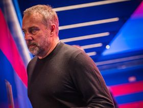 فليك سعيد بالضغط على ريال مدريد ويتجنب التعليق على مستقبل تشابي