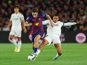 "أحاديثهم مزعجة".. فيرمين لوبيز يستفز ريال مدريد قبل الكلاسيكو