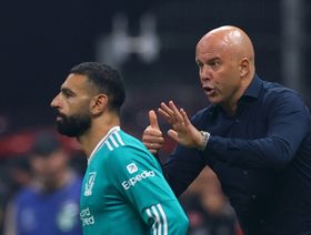 سلوت يحدّد أسباباً تكتيكية لتراجع أداء صلاح مع ليفربول