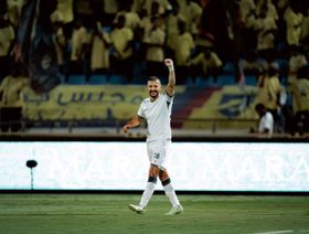 الدرعية يدشّن انتصاراته في الدوري السعودي وطرد غريب لمدربه برونو لاج