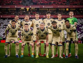 ما سر ارتداء لاعبي برشلونة شارات سوداء أمام بلباو؟