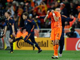 "لم يكن أحد يعرف أنني أغرق".. نجم هولندي يروي تفاصيل 15 عاماً من الاكتئاب