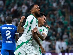الأهلي يُزيح الهلال بثلاثية ويبلغ نهائي دوري أبطال آسيا