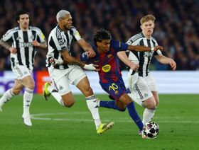 يامال يمنح برشلونة التقدم على نيوكاسل في شوط أول مثير