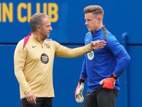 فليك "يحترم" تير شتيغن ويرفض "التورّط بنزاعه" مع برشلونة