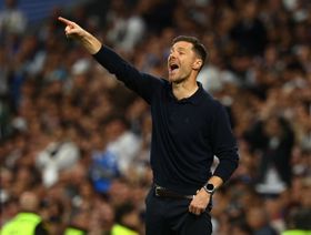 تشابي ألونسو يسير على خطى زيدان مع ريال مدريد في الكلاسيكو