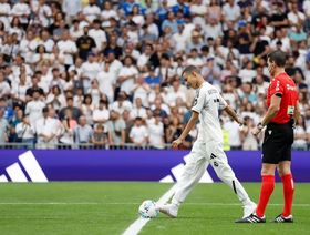 من هو المغربي عبد الرحيم صاحب ركلة بداية مباراة ريال مدريد؟