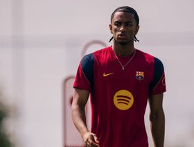3 خيارات بديلة أمام برشلونة لتعويض رحيل أليخاندرو بالدي المحتمل