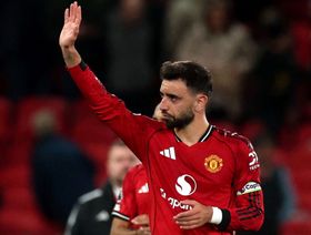 برونو فرنانديز يُعادل رقم "عزت" ويُهدد عرش محمد صلاح وفابريغاس