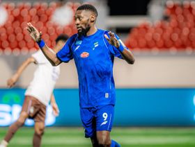 إيكامبي ينقذ المدرب غوميز.. تأهل صعب للفتح في كأس الملك