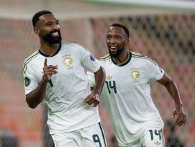 شاهد.. السعودية تتقدّم على عُمان بثلاثية في الشوط الأول
