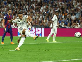 مبابي يُكرر إخفاق بوتراغينيو قبل 34 عاماً بإهدار ركلة جزاء