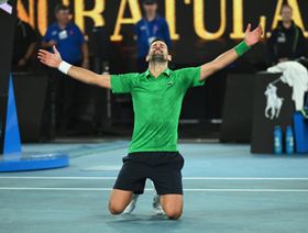 نوفاك دجوكوفيتش يهزم يانيك سينر ويقارع كارلوس ألكاراز في نهائي أستراليا