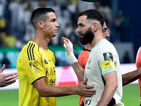 شاهد.. بنزيما وعوار يمنحان الاتحاد التقدم 2-1 على النصر بالشوط الأول