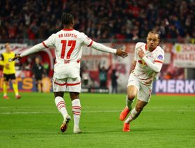 مانشستر سيتي يُزاحم تشيلسي على خدمات تشافي سيمونز