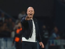 آرني سلوت يشعر "بدعم كامل" من ليفربول وجمهوره رغم الهزائم