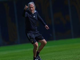 جورجي جيسوس يوجه رسالة لمنافسي النصر ويكتشف "صدفة" في الزوراء