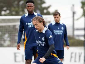 تدريب ريال مدريد.. أنشيلوتي يوجه اللاعبين لتجنب أخطاء 3 هزائم بالكلاسيكو