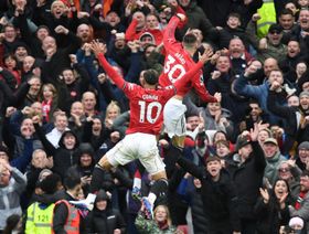 شاهد.. مانشستر يونايتد يقهر أستون فيلا في معركة المركز الثالث وبرونو يدخل التاريخ