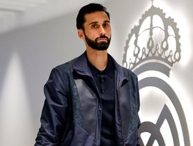 أربيلوا: أريد أن أكون ظالماً مع لاعبي ريال مدريد ولا أفهم طرد فالفيردي