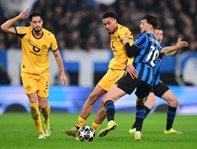 شاهد.. أخطاء بن سبعيني تهدي أتالانتا التأهل لثمن نهائي دوري أبطال أوروبا