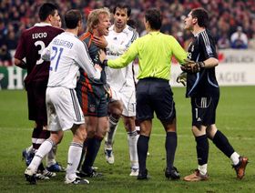 كلاسيكو ريال مدريد وبايرن.. من دهس ماتيوس إلى حرق الأشجار وريمونتادا خوسيلو