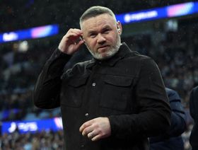 روني يوجه انتقاداً لاذعاً لمشجع مانشستر يونايتد صاحب تحدي قص الشعر