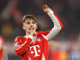 بايرن ميونيخ يخسر موهبته لينارت كارل قبل استضافته ريال مدريد